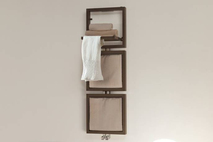 DELTACALOR TRIS heated towel rails with linen