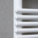 scaldasalviette bianco colorato dettaglio nibbio 16 bagno caleido