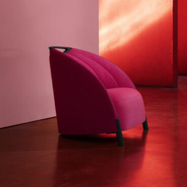 waiting chair with colored feet biga amarcord