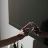 specchio da bagno illuminato led dettaglio bottone touch mirage vanità & casa
