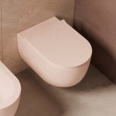 Wand-WC aus mattrosa Keramik mit einzigartigem Detail 52 alice ceramics