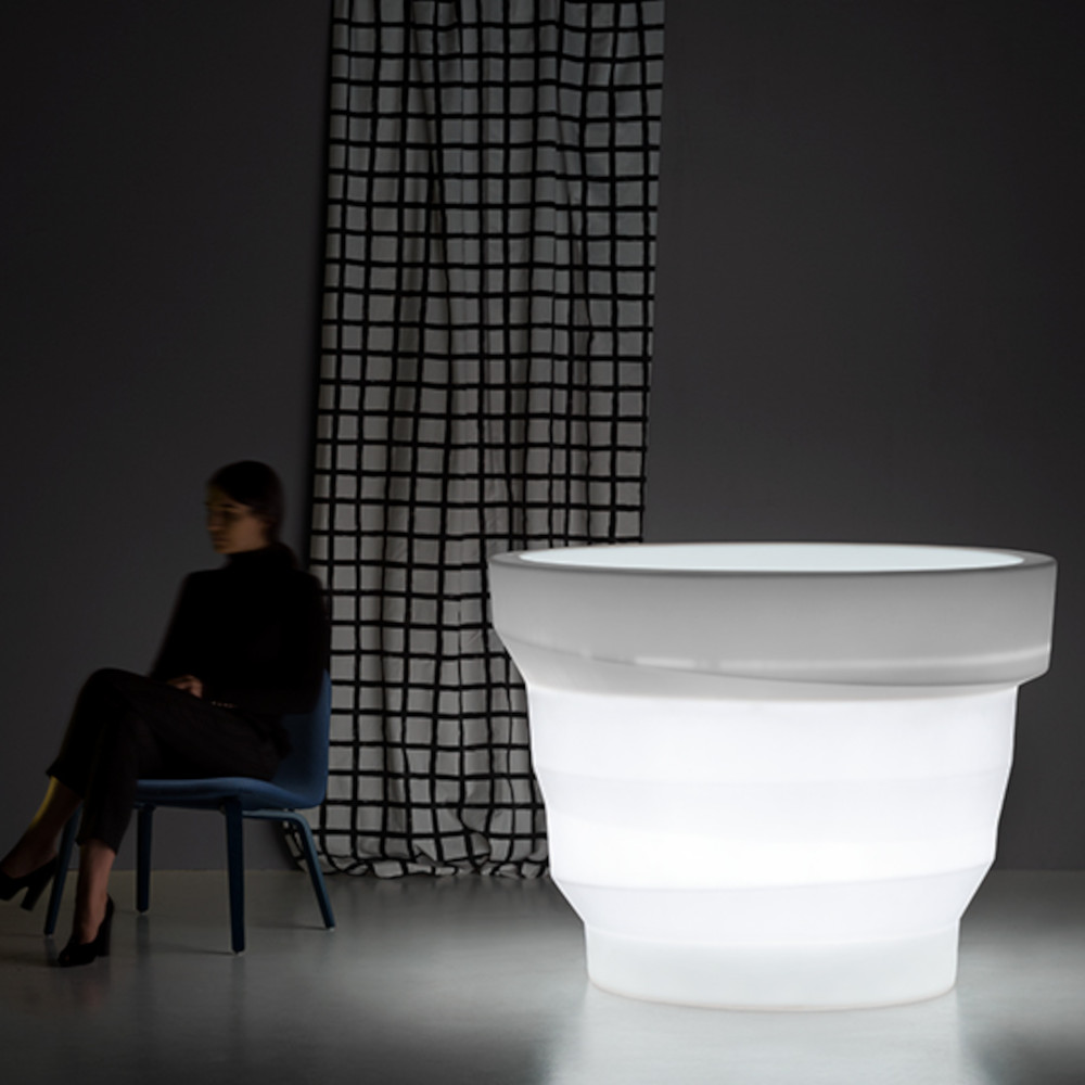 runde vase mit licht kunststoff weiß rebelot plust